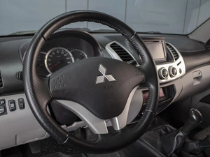 Пикап Mitsubishi L200 2012 года, 1120000 рублей, Омск