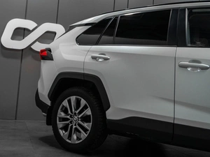 Внедорожник Toyota RAV4 2021 года, 3399000 рублей, Тюмень