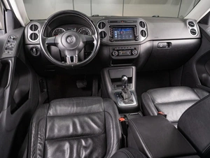 Внедорожник Volkswagen Tiguan 2012 года, 1259000 рублей, Тюмень