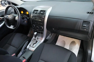 Седан Toyota Corolla 2012 года, 1149000 рублей, Омск