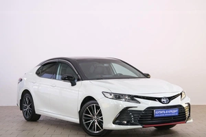 Седан Toyota Camry 2021 года, 2759000 рублей, Омск