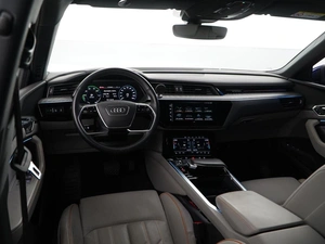 Внедорожник Audi e-tron 2021 года, 5547031 рублей, Москва