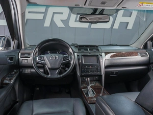 Седан Toyota Camry 2017 года, 2429000 рублей, Сургут