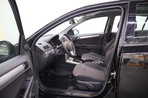 Седан Opel Astra 2010 года, 740000 рублей, Брянск