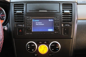 Седан Nissan Tiida 2010 года, 799000 рублей, Омск