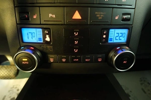 Внедорожник Volkswagen Touareg 2009 года, 1119000 рублей, Омск