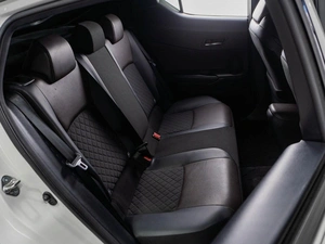 Внедорожник Toyota C-HR 2018 года, 2140000 рублей, Тюмень