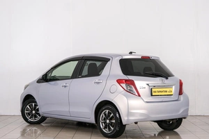 Хетчбэк Toyota Vitz 2013 года, 749000 рублей, Красноярск