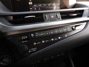 Седан Lexus ES 2019 года, 3399000 рублей, Саратов