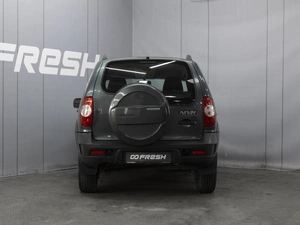 Внедорожник Chevrolet Niva 2016 года, 740000 рублей, Омск