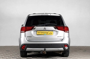 Внедорожник Mitsubishi Outlander 2017 года, 2389000 рублей, Челябинск