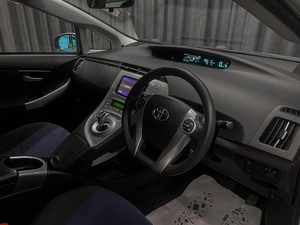 Лифтбек Toyota Prius 2015 года, 1420000 рублей, Красноярск