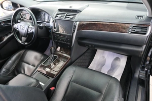 Седан Toyota Camry 2017 года, 2549000 рублей, Омск