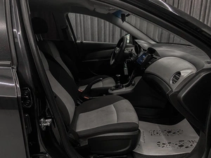 Седан Chevrolet Cruze 2011 года, 499000 рублей, Красноярск
