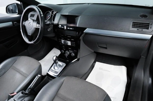 Хетчбэк Opel Astra GTC 2010 года, 629000 рублей, Челябинск