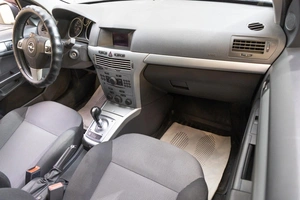 Хетчбэк Opel Astra 2012 года, 669000 рублей, Новосибирск