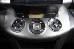 Внедорожник Toyota RAV4 2011 года, 2009000 рублей, Пермь