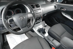 Седан Toyota Corolla 2012 года, 699000 рублей, Тюмень