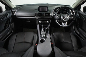Седан Mazda Axela 2018 года, 1649000 рублей, Сургут
