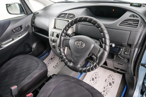 Хетчбэк Toyota Ractis 2006 года, 679000 рублей, Красноярск
