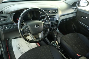 Седан Kia Rio 2012 года, 989000 рублей, Омск