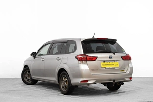 Универсал Toyota Corolla Fielder 2018 года, 1569000 рублей, Барнаул