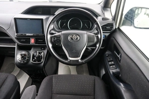 Минивэн Toyota Voxy 2014 года, 2049000 рублей, Красноярск