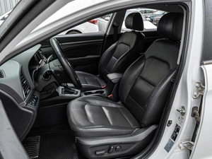 Седан Hyundai Elantra 2017 года, 1625000 рублей, Краснодар