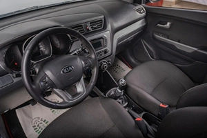 Седан Kia Rio 2014 года, 939000 рублей, Томск