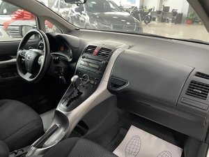 Хетчбэк Toyota Auris 2010 года, 897000 рублей, Солонцы