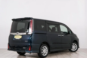 Минивэн Toyota Noah 2019 года, 2199000 рублей, Красноярск