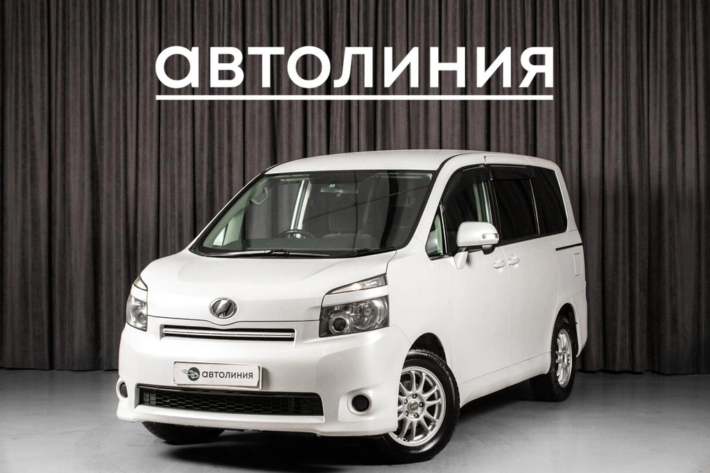 Минивэн Toyota Voxy 2007 года, 1100000 рублей, Красноярск