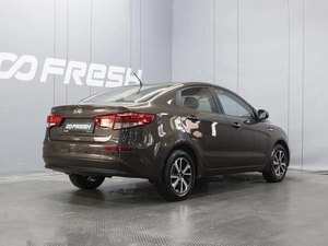 Седан Kia Rio 2015 года, 1180000 рублей, Омск