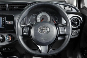 Хетчбэк Toyota Vitz 2017 года, 1259000 рублей, Тюмень