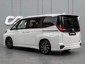 Минивэн Toyota Noah 2024 года, 4120000 рублей, Краснодар
