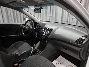 Седан Hyundai Solaris 2015 года, 800000 рублей, Красноярск