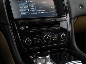 Седан Jaguar XJ 2010 года, 1749077 рублей, Москва