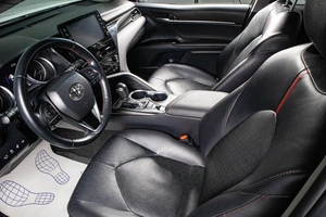 Седан Toyota Camry 2021 года, 3499000 рублей, Сургут