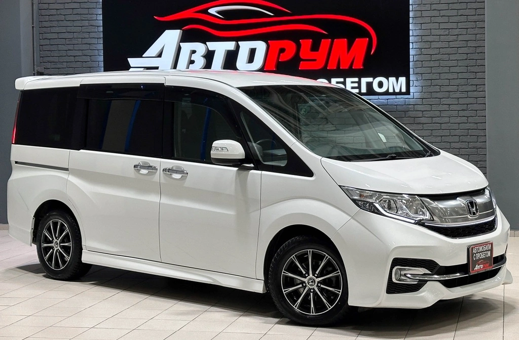 Минивэн Honda Stepwgn 2015 года, 1897000 рублей, Красноярск