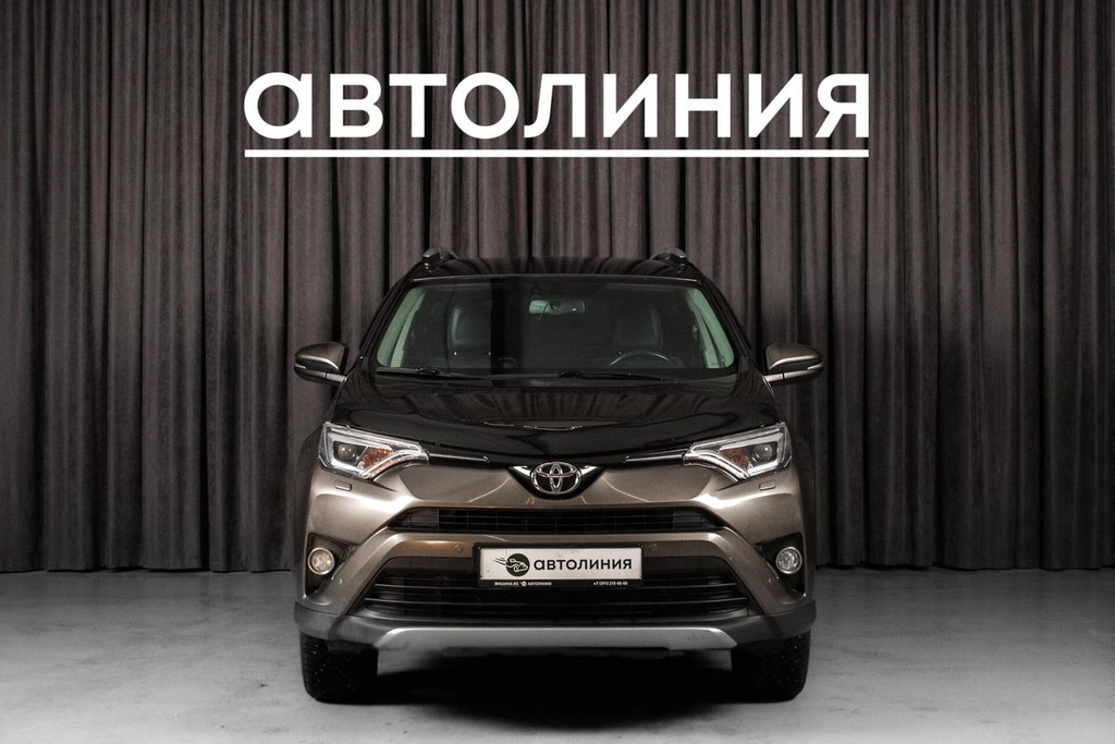 Внедорожник Toyota RAV4 2017 года, 2769000 рублей, Красноярск