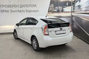 Лифтбек Toyota Prius 2015 года, 1290000 рублей, Барнаул