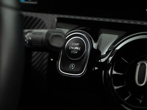 Хетчбэк Mercedes-benz A-класс 2018 года, 2098999 рублей, Москва