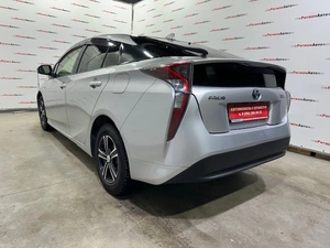 Лифтбек Toyota Prius 2016 года, 1465000 рублей, Красноярск