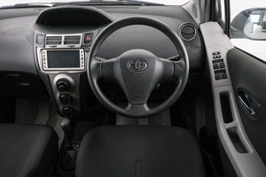 Хетчбэк Toyota Vitz 2010 года, 699000 рублей, Красноярск