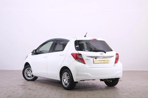 Хетчбэк Toyota Vitz 2016 года, 1129000 рублей, Омск