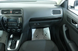 Седан Volkswagen Jetta 2013 года, 1039000 рублей, Омск