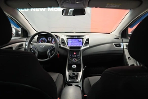 Седан Hyundai Elantra 2015 года, 1350000 рублей, Курск