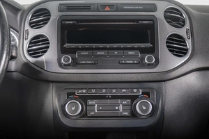Внедорожник Volkswagen Tiguan 2013 года, 899000 рублей, Томск