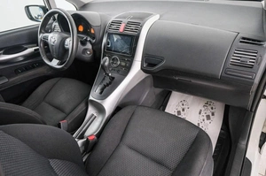 Хетчбэк Toyota Auris 2010 года, 879000 рублей, Красноярск