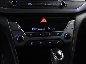 Седан Hyundai Elantra 2017 года, 1309000 рублей, Красный Пахарь